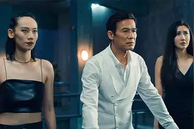 实验室发生意外，一只变异大蛇跑出，竟比巨型游轮还大影视视频封面