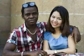 许多国内女人想嫁给黑人，美女说出原因，这仨优点国内男人做不到视频封面