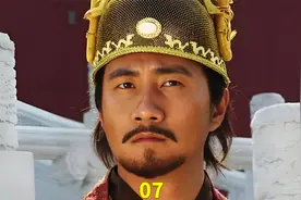 朱元璋因祸得福，获封千户，还娶了郭子兴养女马氏为妻。视频封面