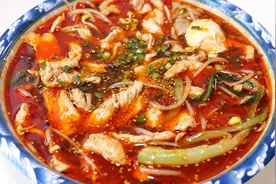 水煮肉片家庭版，老师傅教我两诀窍，肉片滑嫩入味不老柴，香拽了