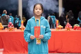 梅婷10岁女儿新电影开机，搭档宋佳赵又廷等大佬，大合照站C位旁视频封面
