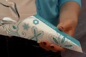 上厕所也影响男女平等？美国公司为此发明了女性站式小便器！视频封面