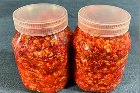 自制蒜蓉辣椒酱，如何做得比外面卖的还要好吃！室温能保存半年！