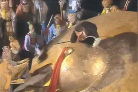 西游记片段，猴哥被困在里面出不来，多亏八戒动用关系救了出来视频封面