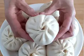 蒸包子要猛火还是小火？很多人弄不明白，难怪包子死皮不暄软