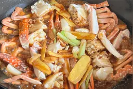 味道鲜甜的生炒兰花蟹做法，出锅香气扑鼻嫩滑多汁，太好吃了