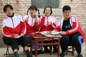 短剧：胖虎用巧克力套路欢欢的作业，不能抄作业呀！这样不对哦视频封面