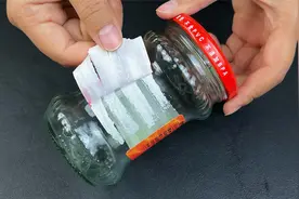 原来去除胶带残留的胶痕这么简单，只需轻轻一擦，立马去除干净视频封面