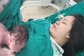 太神奇了！刚出生的新生儿，第一次见妈妈居然是这反应视频封面