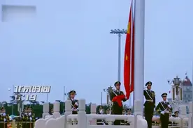 国旗护卫队震撼登场！一起来见证庄严的升旗仪式！丨挑战视频封面