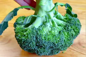 西兰花直接用清水洗，相当于吃虫卵，教您1招，洗得干净吃的放心