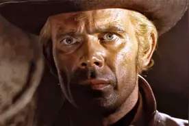 <3/3>男人仅靠一根火柴就能成功逃脱囚笼