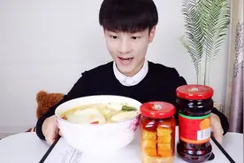 自制雷军同款“超豪华方便面”原来有钱人是这么吃泡面的，真香！视频封面