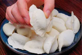 煮速冻饺子，用冷水或开水都不对，教你一招，出锅比新包的还要香视频封面