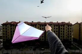 这款纸飞机太能飞了！反折希尔克内锁滑翔机视频封面