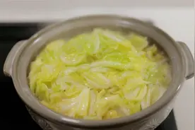 自从家里的卷心菜可以采摘之后，我换着花样做日料，日式火锅视频封面