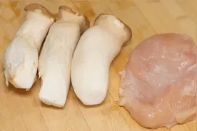 杏鲍菇搭配鸡胸肉真的太好吃了，简单一做，鲜嫩入味，下饭又解馋视频封面