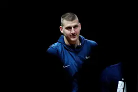 大型记录片《战胜蟹毒第一人》，约基奇篮下梦幻脚步戏耍DPOY！！视频封面