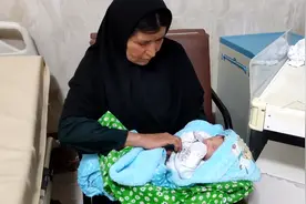 婆婆最新后续：婆婆暂时不找米娜了，儿媳妇阿什拉夫今天生了！视频封面