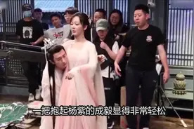 男明星公主抱差距有多大，成毅内卷严重，林更新吐槽赵丽颖吃的多视频封面