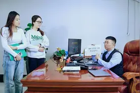 面试官问：500元掉进马桶你会捡吗？机智美女回答被当场录用视频封面