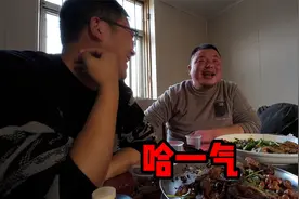 华子和朋友小聚，吃烧鸡啃鹌鹑，6个硬菜，两人怒喝2瓶白酒过瘾视频封面