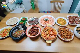 周末朋友们来相聚,用心做了12道菜,都是平时的拿手菜让朋友们尝尝