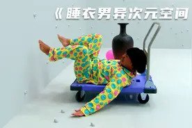 男人被困一间诡异密室，只能靠墙上的开关盲盒度日！奇幻片