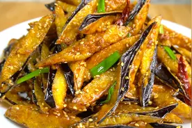 茄子这做法孩子三天两头要吃，一大盘吃不够的美味，简单家常