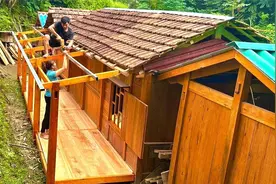 屋后扩家终于完工一大半，开始铺设实木地板，最多三天就能完工