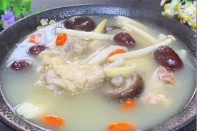 炖鸡汤焯水和直接下锅都是大错，分享诀窍，汤鲜味美，不腥不柴视频封面