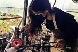 把一个没人要的轴承，淬火锻打上万次，锻造出一把完美的精致厨刀视频封面