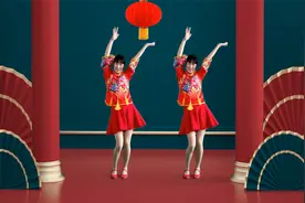 欢快新年舞《正月十五闹花灯》这舞步太欢快了，好听好看附教学