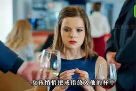 女孩在男厕站着“嘘嘘”，帅哥看的亚麻呆住@毒舌电影