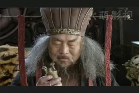 李儒和张温劝董卓当皇帝，李儒被封为大司空，张温被砍死后下酒。视频封面