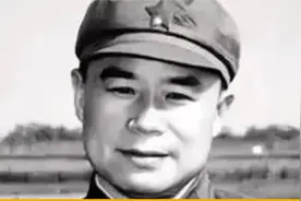 1975年邓公得知王近山生活困难，回北京后，下令：恢复工资300元视频封面