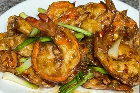 豉油皇炒开边虾，出锅外香里嫩，做法简单鲜甜爽口，太香了