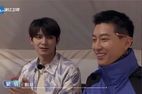 追星星的人：何昶希游戏黑洞，连输两局惨遭嫌弃，简直笑死人了视频封面