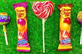 5 颗水果彩虹棒棒糖拆包 草莓味棒棒糖吃起来真香脆