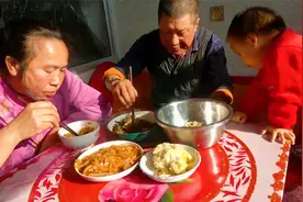 甜甜在家欢乐多！小嘴叭叭说不停，奶声奶气的，真可爱视频封面