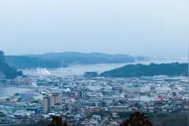 2011日本大海啸实拍：38米高的海浪，5分钟灭一座城，场面太震撼