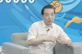 张召忠：年轻人不用纠结考学，我本科学历也成博士生导师了！视频封面