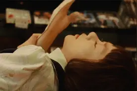 40岁单身老宅男买个充气娃娃，一觉醒来变成美少女，结局太反转视频封面
