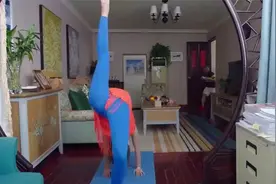 女人无悔：孕妇在家自己练瑜伽！结果导致羊水破了！给男人慌的啊视频封面