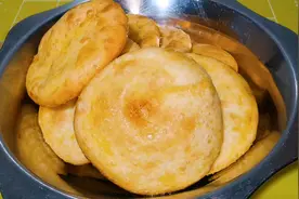 1碗面粉加碗剩面条，教你炸油饼，蓬松绵软，凉了不硬，太简单了