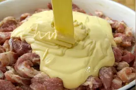 过年炸酥肉，教你正确调糊配方和腌肉方法，外酥里嫩，凉了不回软