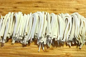 豆腐皮超级好吃的做法，鲜香开胃，两分钟就搞定，简单家常都喜欢视频封面