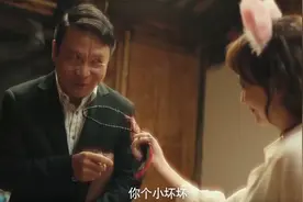 土大款不知小皮鞭妙用，竟狂抽陀螺一整夜，太搞笑了视频封面