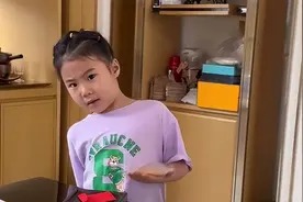 王楠女儿8岁生日，富豪爸爸送了一桌礼物，土味英文生日歌引爆笑