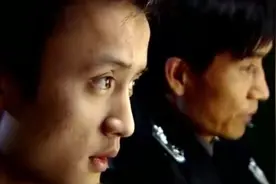 影视：女孩犯了事被抓进派出所，警察一问女孩父亲名字，直接沉默